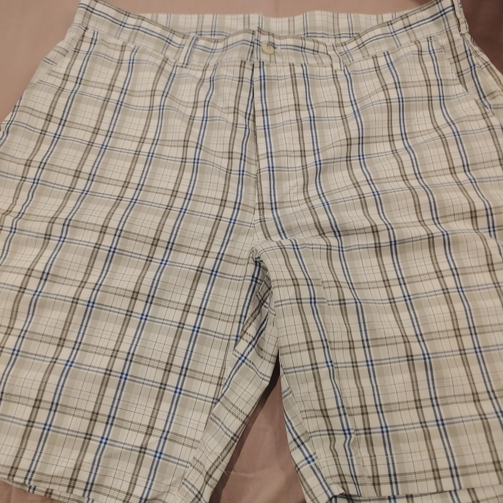 NWOT Champion Tour Golf Shorts Size 38